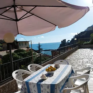 https://fulvias-cozy-apartment-with-terrace.hotelitalianriviera.com